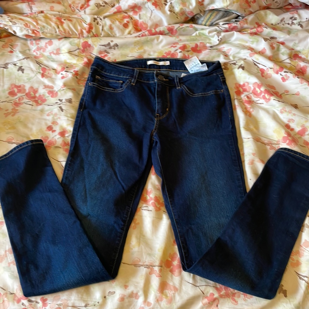 Levis 711 Jeans